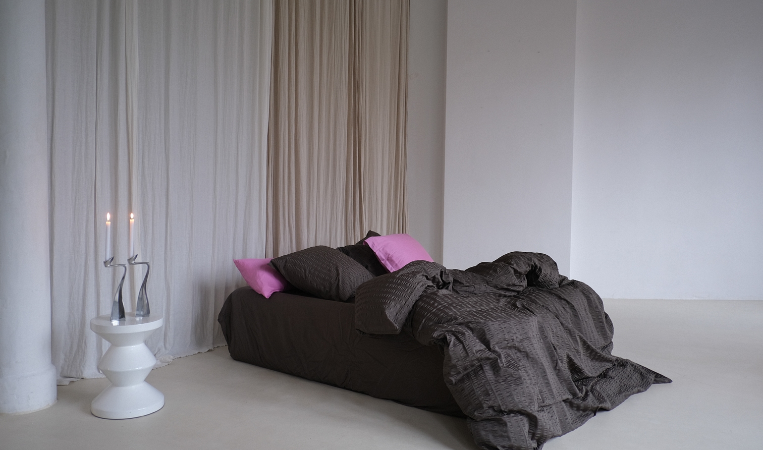 Crisp Sheets studio mucha LR 39